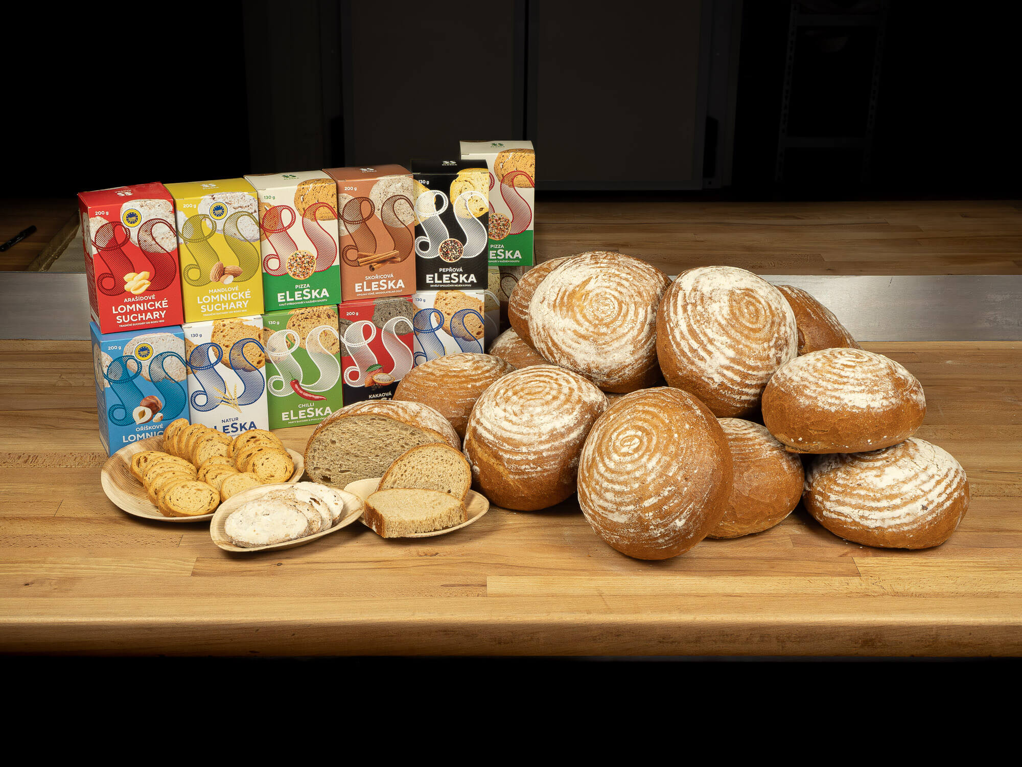 Sortiment Lomnické pekárny - ELESKA, Lomnické suchary, Lomnický chléb (světlý, podmáslový)
